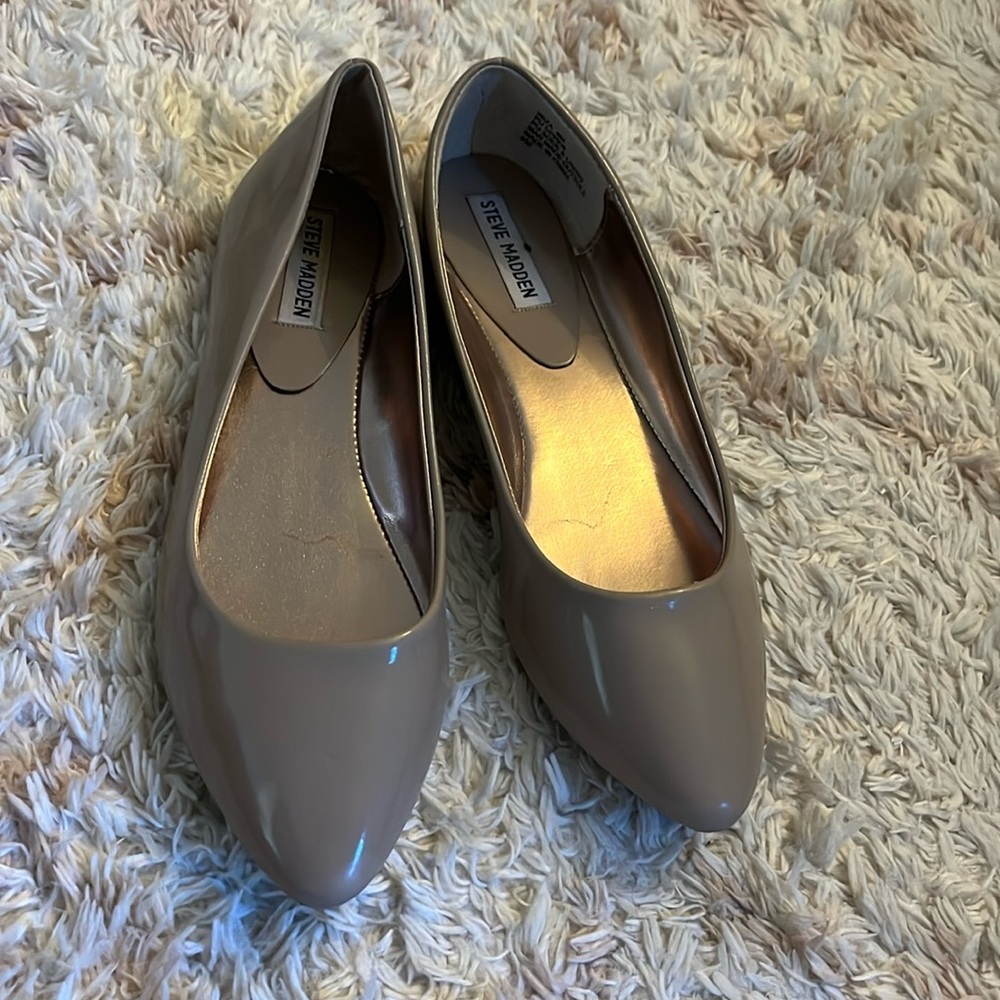 Steve Madden Nude patent leather pointed toe flats